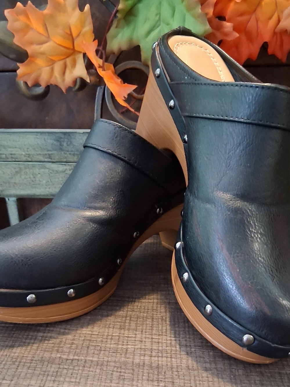 Atalina Black Leather Clogs
